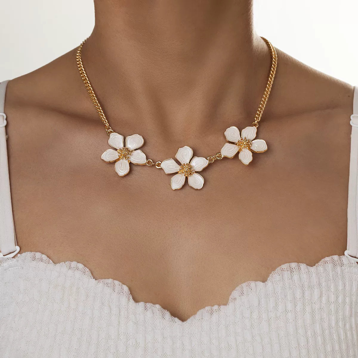 Floral Petal Metal Pleated Flower Pendant Adjustable Collarbone Necklace | Alloy | Temperament Niche Fashion | Women