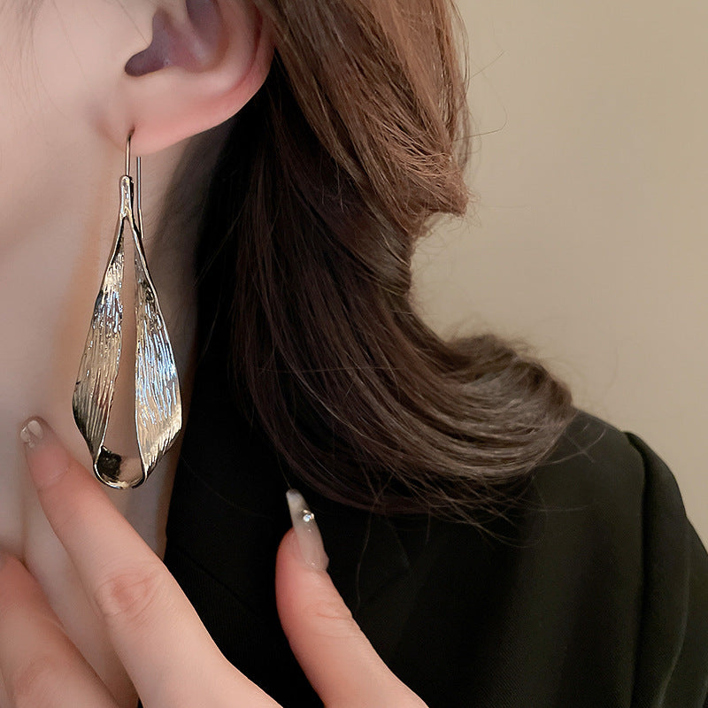 ZAMA DUMA cold metal feeling water drop leaf ear hook earrings European and American exaggerated niche temperament high sense Internet celebrity earrings women