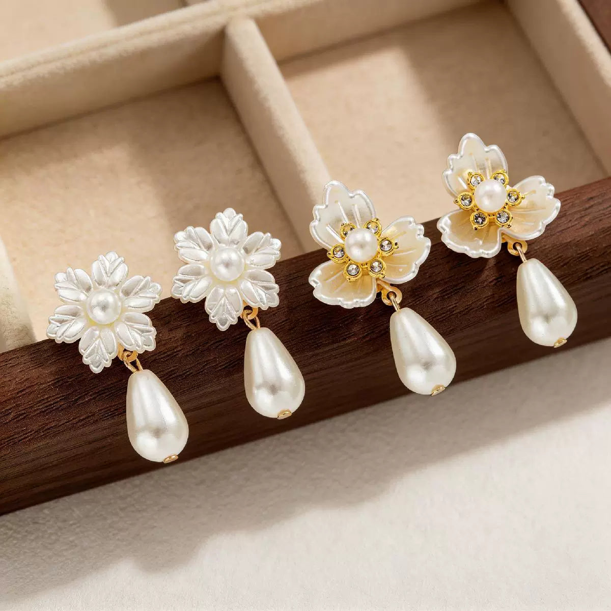 Floral Petal Metal Pleated Flower Pendant Adjustable Collarbone Necklace | Alloy | Temperament Niche Fashion | Women
