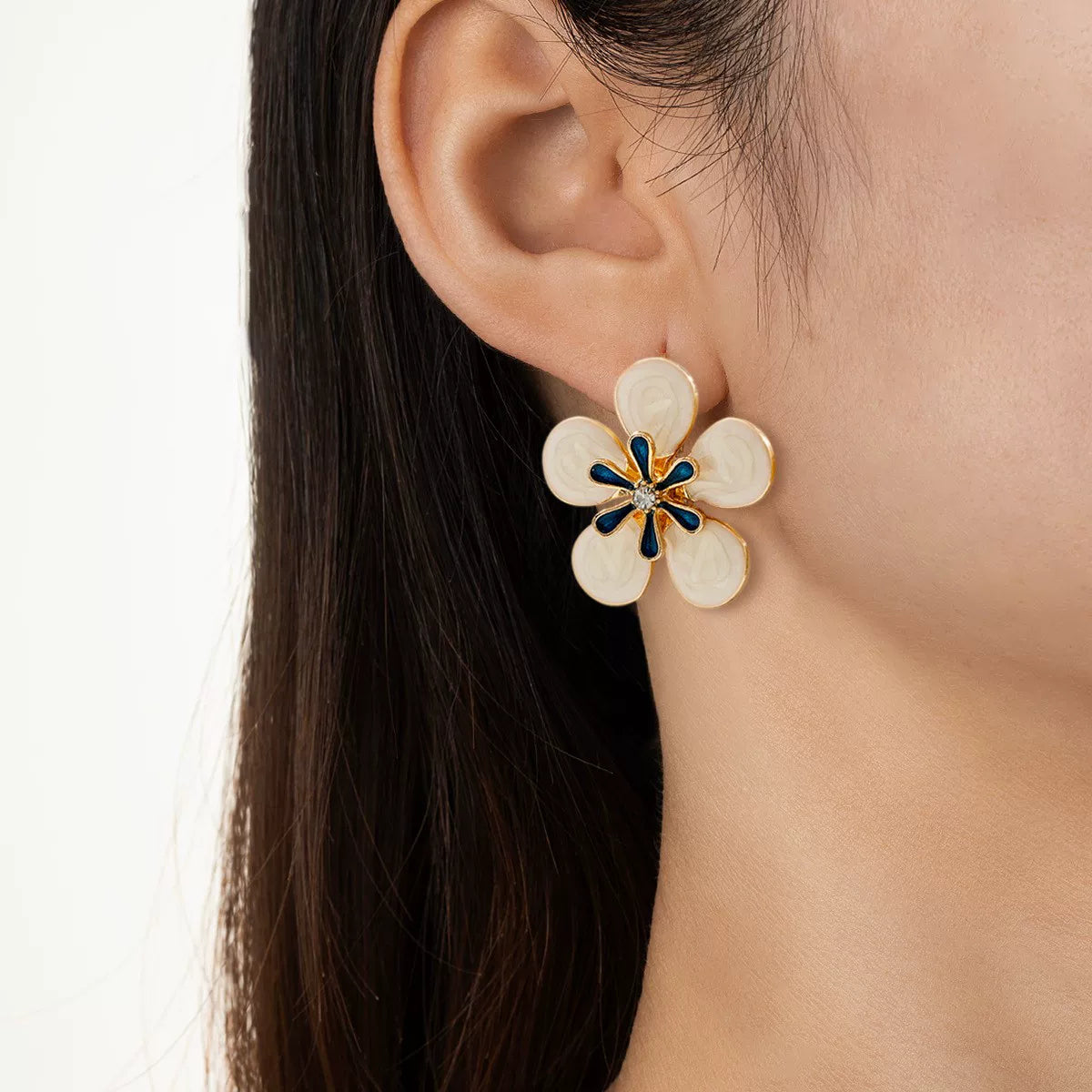 Floral Petal Metal Pleated Flower Pendant Adjustable Collarbone Necklace | Alloy | Temperament Niche Fashion | Women
