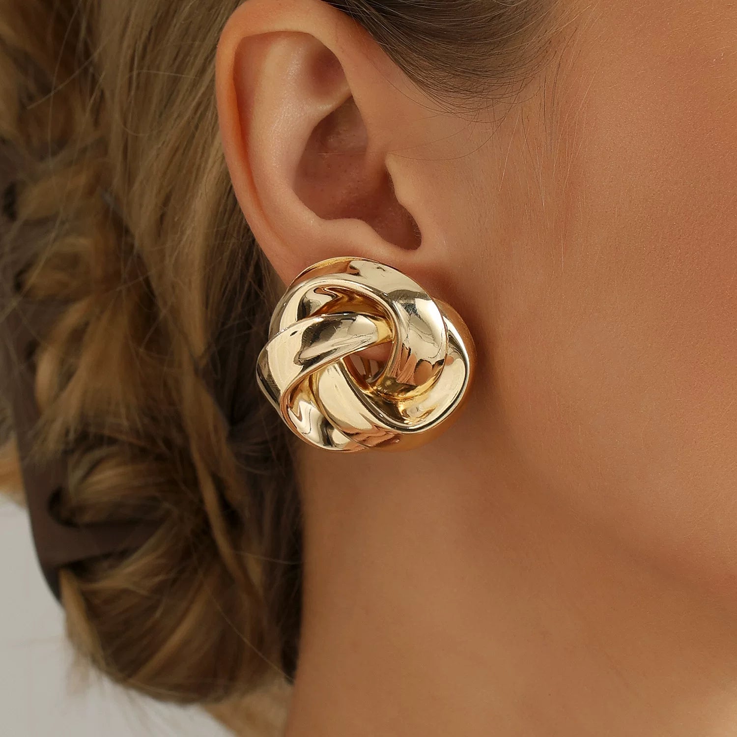 Metal Knotted twisted Round hoop Gold Plated Silver Needle Earrings Zinc Alloy Sculpture Retro Minimalist Versatile Commuter daily wear Earrings