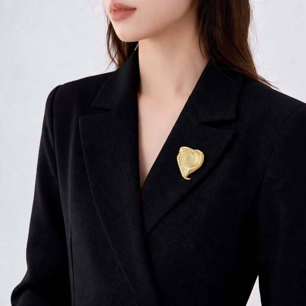 Sculptural Brooch | Gold Alloy | Niche High-End Light Luxury Exquisite | Commuter Suit Corsage Women