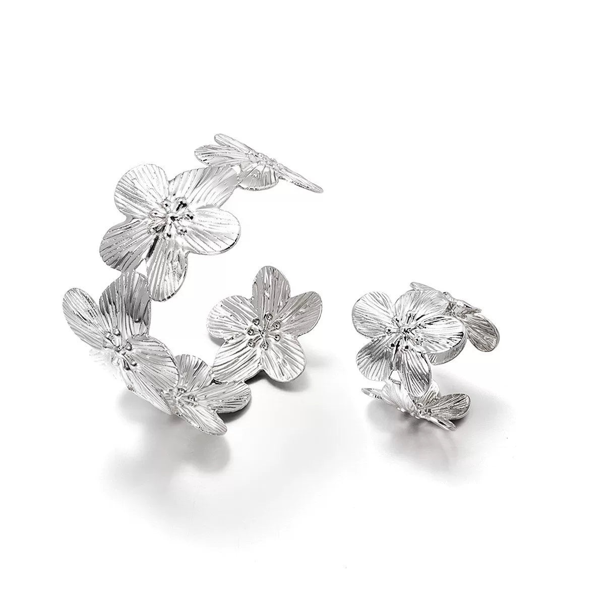 Floral Petal Metal Pleated Flower Pendant Adjustable Collarbone Necklace | Alloy | Temperament Niche Fashion | Women