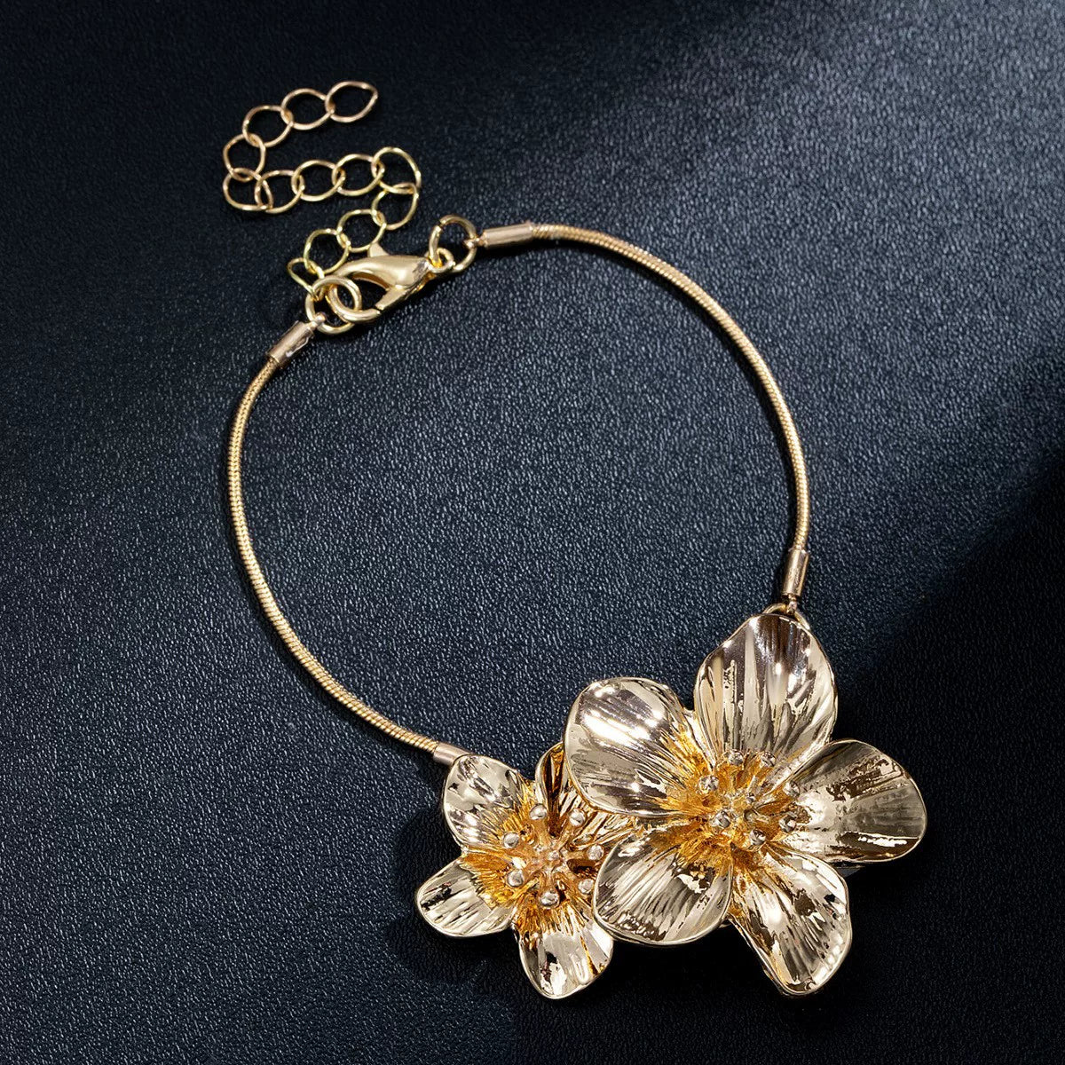 Floral Petal Metal Pleated Flower Pendant Adjustable Collarbone Necklace | Alloy | Temperament Niche Fashion | Women