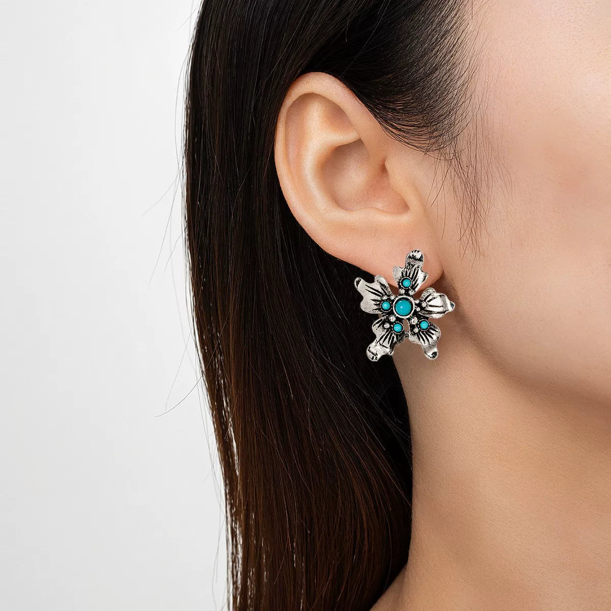 Floral Petal Metal Pleated Flower Pendant Adjustable Collarbone Necklace | Alloy | Temperament Niche Fashion | Women
