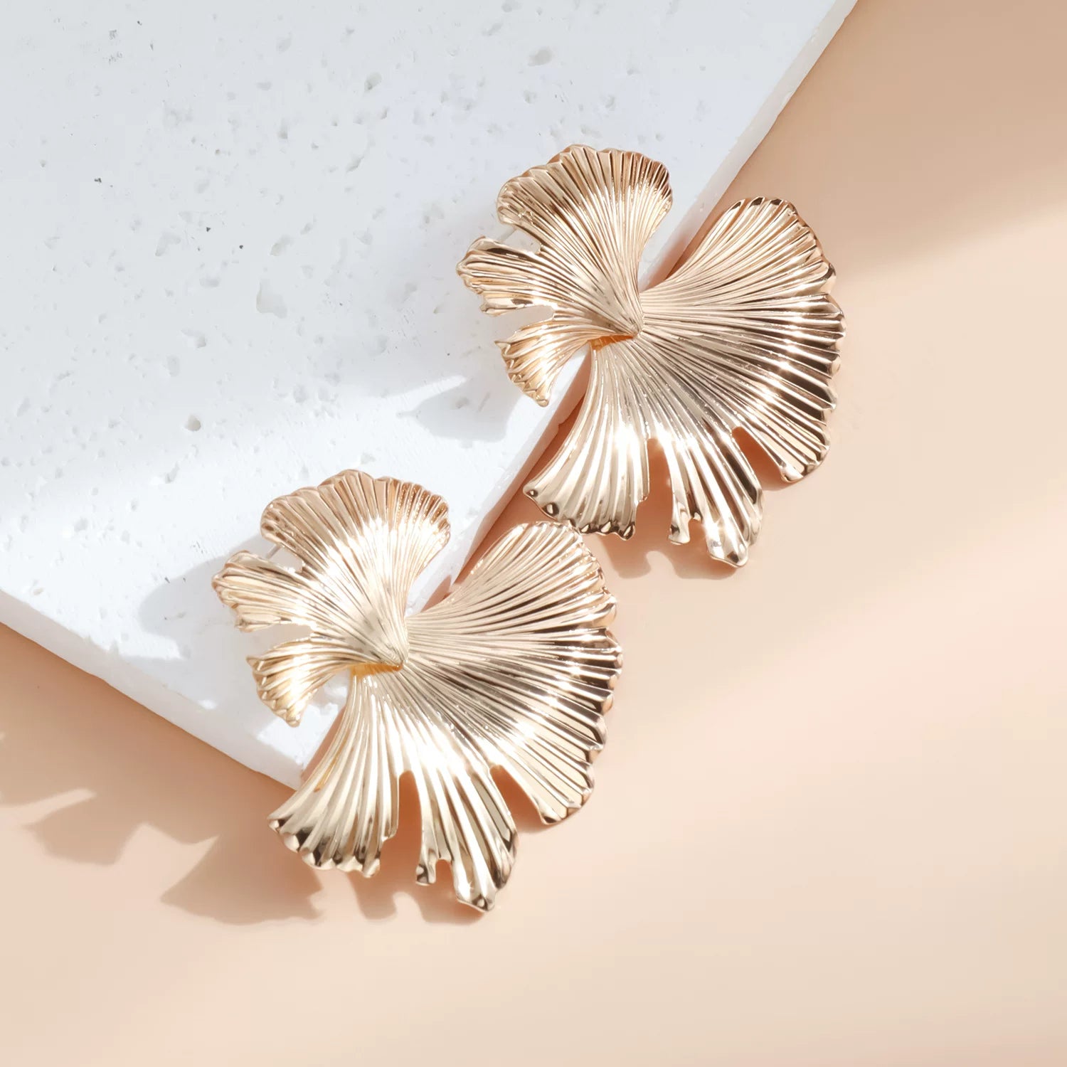 French retro ginkgo biloba leaf metal stud earrings natural texture loose plant earrings minimalist commute light luxury
