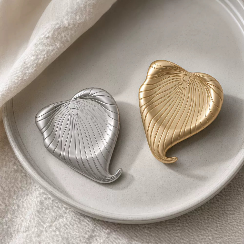Sculptural Brooch | Gold Alloy | Niche High-End Light Luxury Exquisite | Commuter Suit Corsage Women