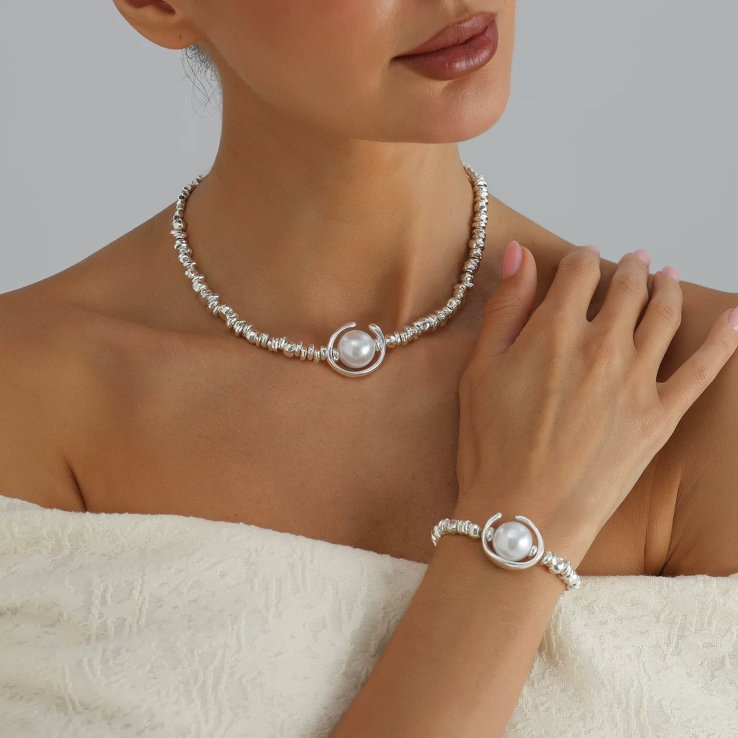 Irregular metal broken silver block mixed and matched pearl necklace, minimalist light luxury, elegant and simple personality versatile necklace