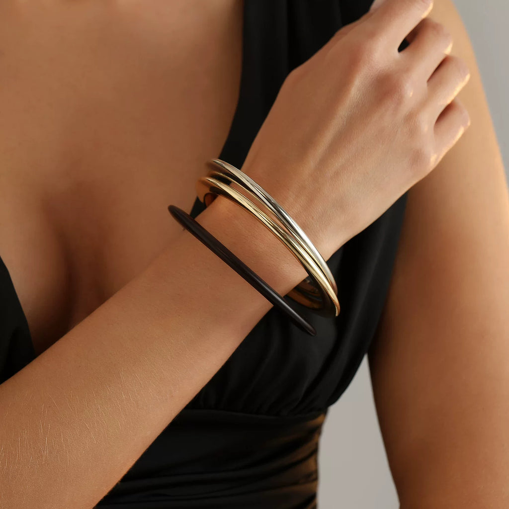 Retro multi strand snake chain layered stacked mixed metal bracelet fluid sculptural wind-inspired fluid organic bracelet anti-tarnish hypoallergenic effortless chic everyday style