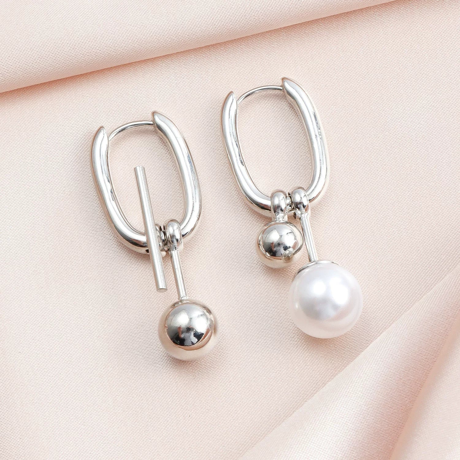 Pearl U-shaped Hollow Geometric Pendant Ear Buckle | Alloy | Mixed Elements | Minimalist Niche | Fashion Simple Women