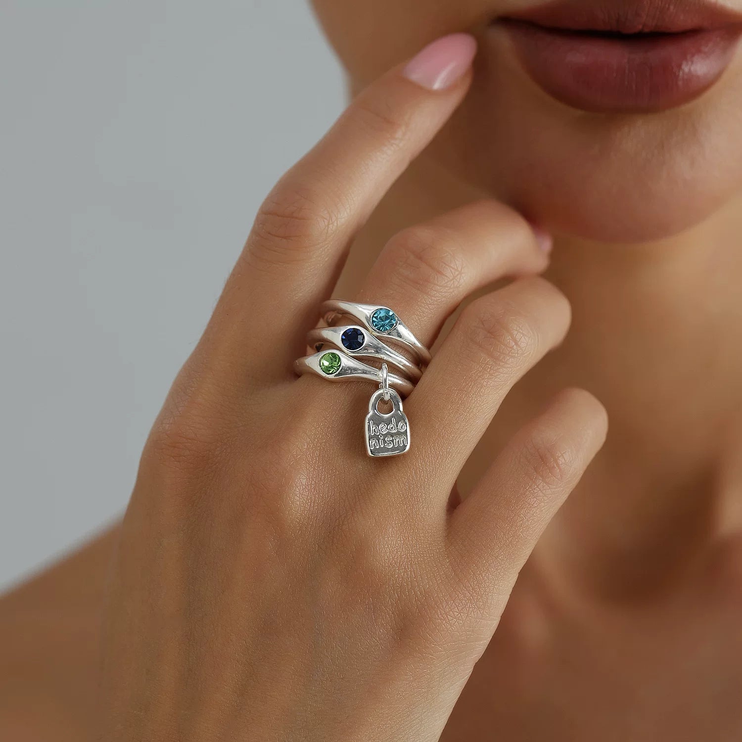 Silver metal tag, self-pleasing engraving, diamond-encrusted ring, minimalist light luxury cold tone, multi-layer stacked ring