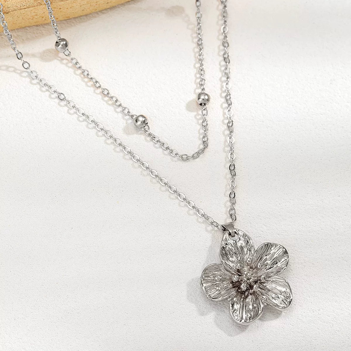 Floral Petal Metal Pleated Flower Pendant Adjustable Collarbone Necklace | Alloy | Temperament Niche Fashion | Women