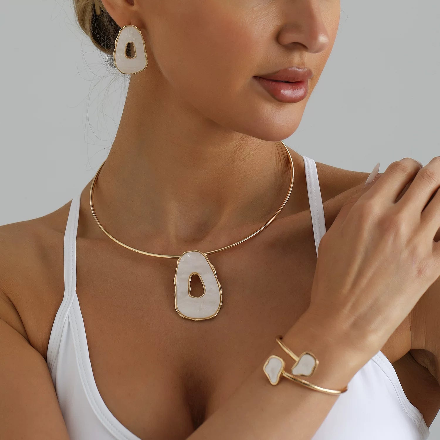 Vintage Sculpture Fluid Irregular Hollow Geometric Fritillary Metal Mixed and Matched Collar Bracelet Earrings Three-piece Versatile Set