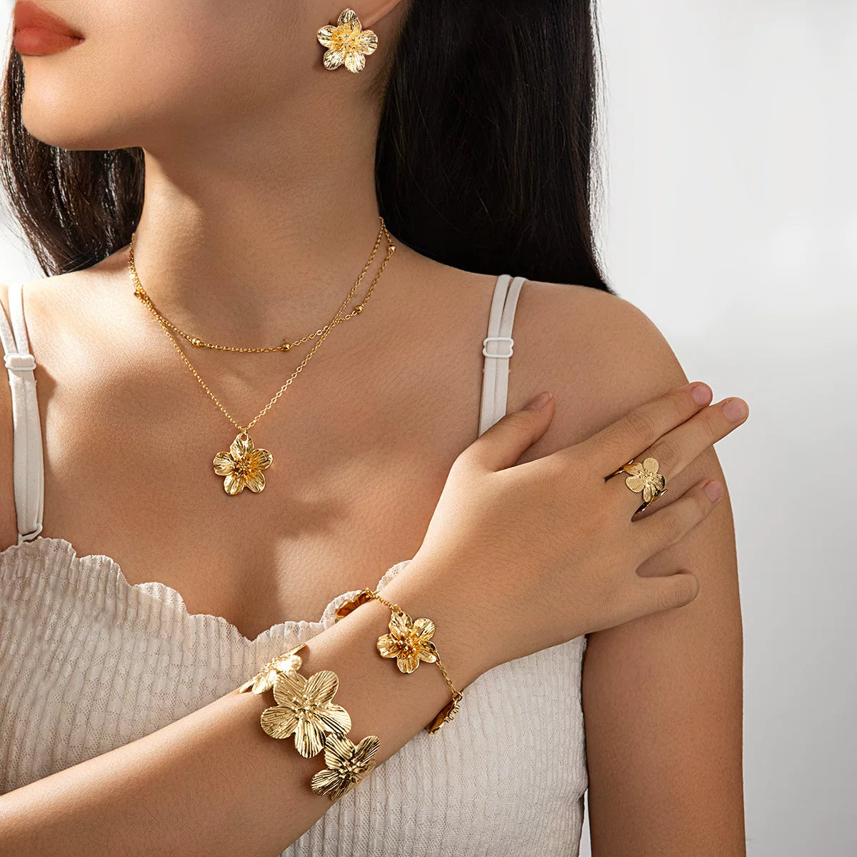 Floral Petal Metal Pleated Flower Pendant Adjustable Collarbone Necklace | Alloy | Temperament Niche Fashion | Women