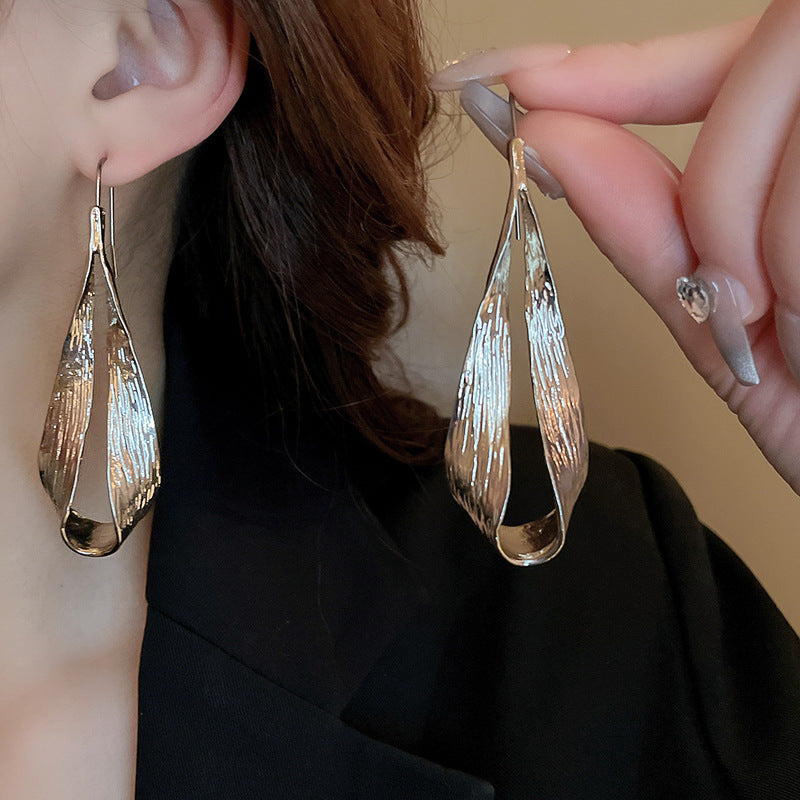ZAMA DUMA cold metal feeling water drop leaf ear hook earrings European and American exaggerated niche temperament high sense Internet celebrity earrings women