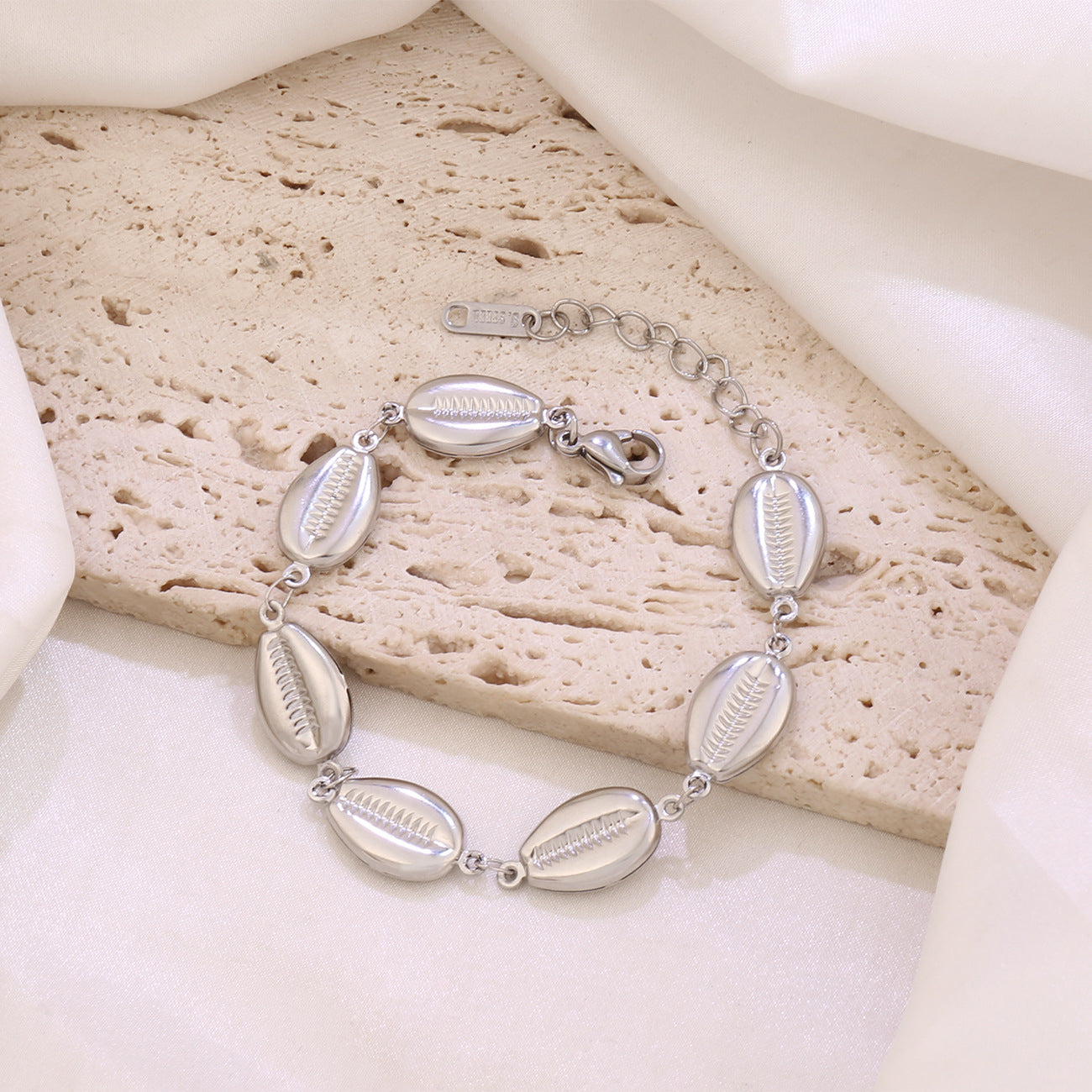 ZAMA DUMA summer beach ocean stainless steel hollow conch shell bracelet women's 18K gold-plated jewelry