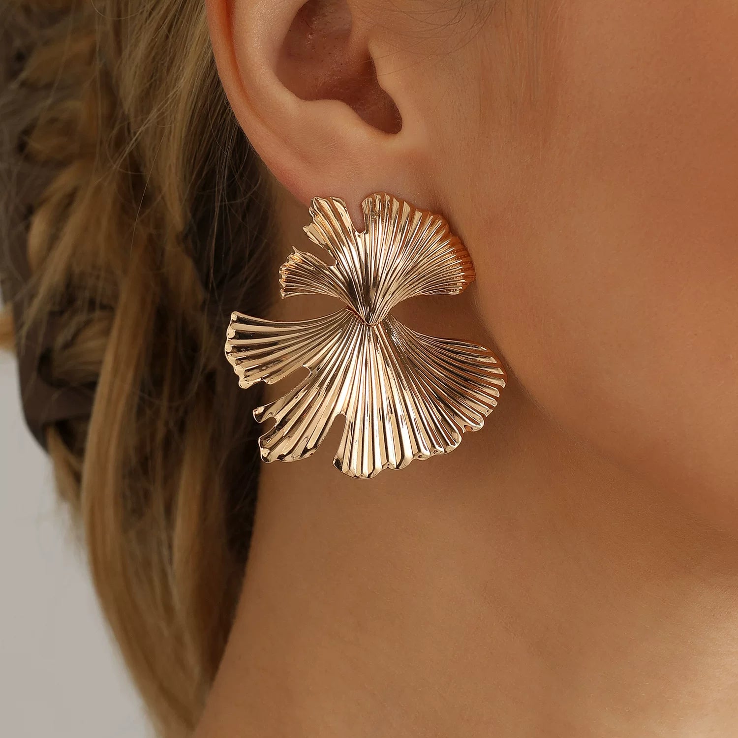 French retro ginkgo biloba leaf metal stud earrings natural texture loose plant earrings minimalist commute light luxury