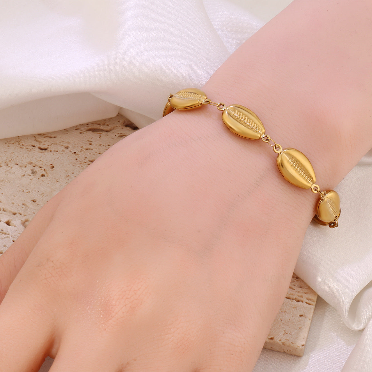 ZAMA DUMA summer beach ocean stainless steel hollow conch shell bracelet women's 18K gold-plated jewelry