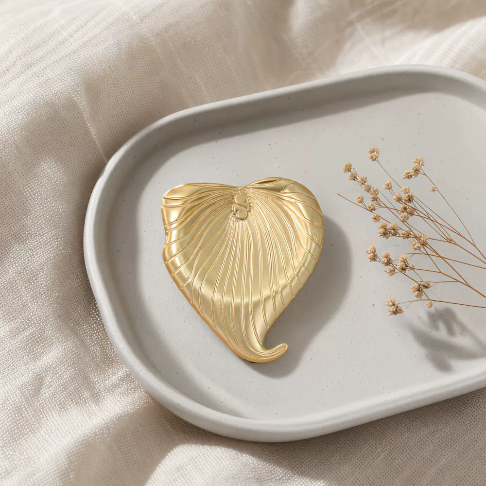 Sculptural Brooch | Gold Alloy | Niche High-End Light Luxury Exquisite | Commuter Suit Corsage Women