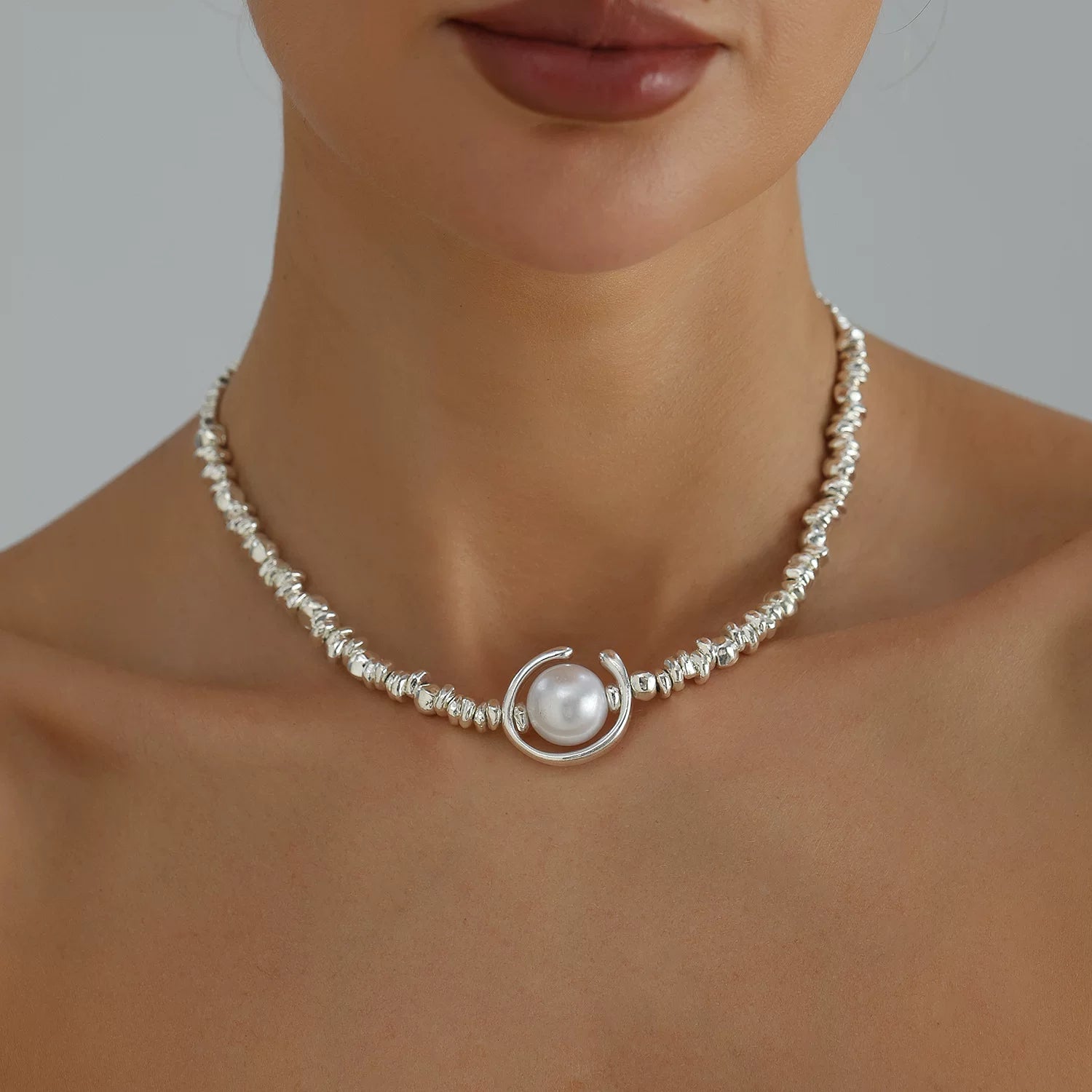 Irregular metal broken silver block mixed and matched pearl necklace, minimalist light luxury, elegant and simple personality versatile necklace