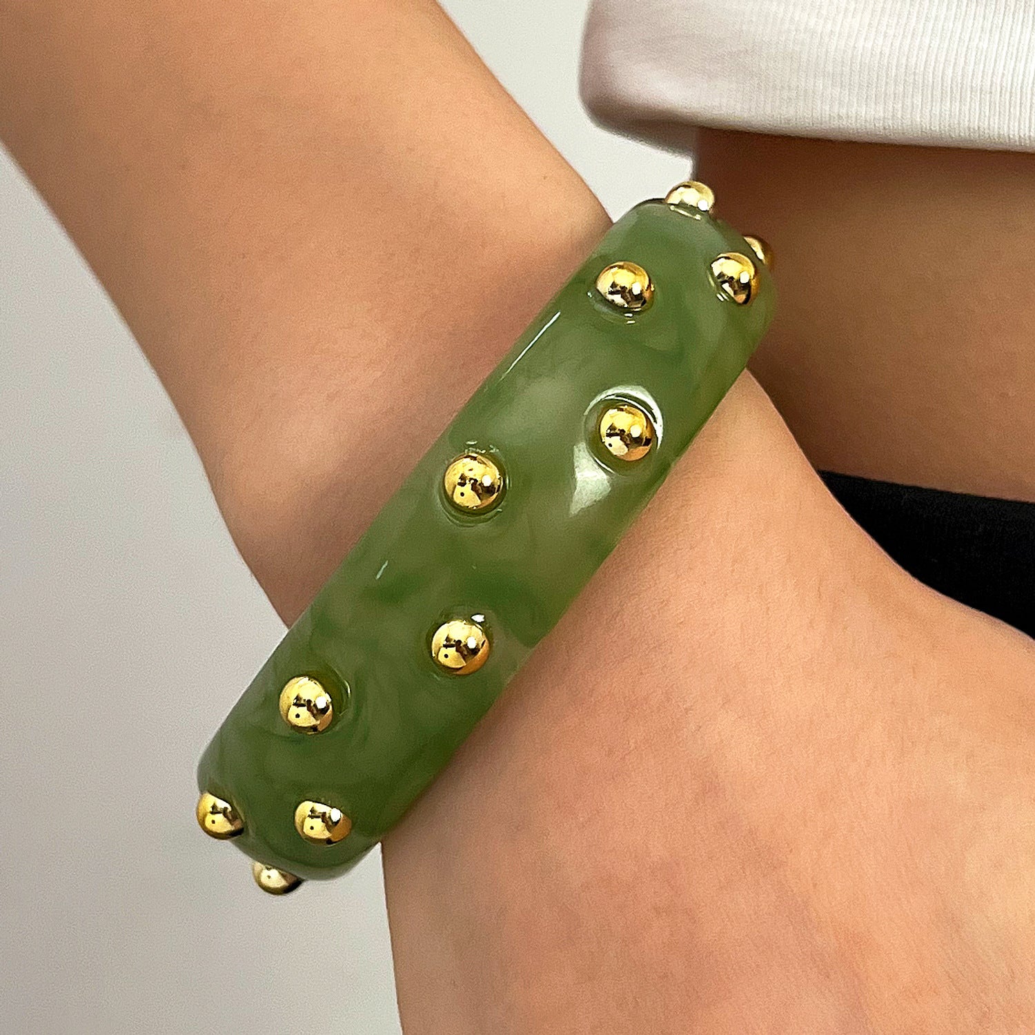 ZAMA DUMA Internet celebrity same retro color polka dot wide bracelet, multi-color optional acrylic heavy industry stacked wear temperament bracelet