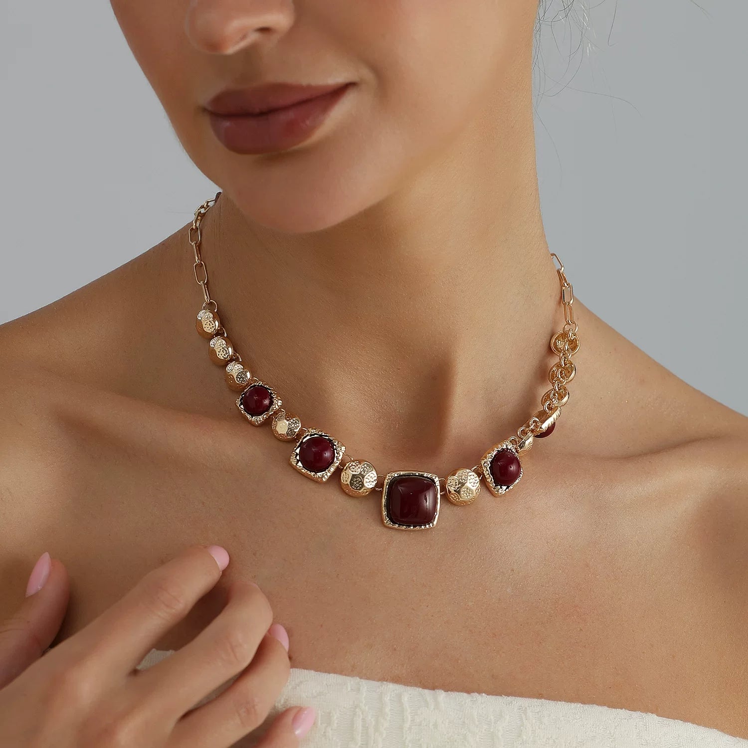 Medieval vintage dark hue bump gold metal multi element polished gold metal faceted colored gemstone geometric square panel necklace light luxury collarbone chain